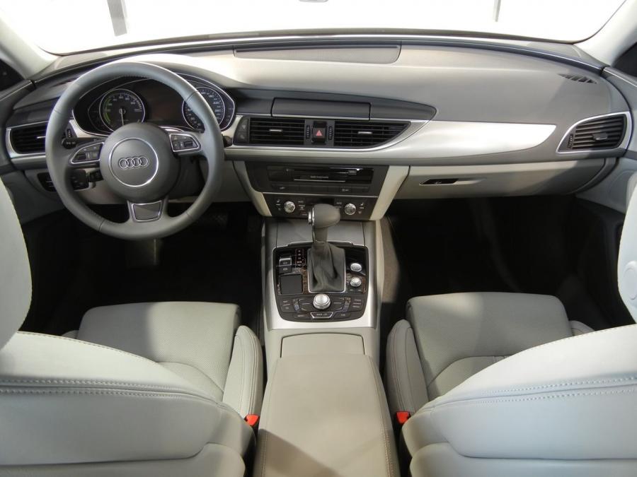 Торпедо Audi A6 3.0T S-Line Sedan (4G, C7) 2011 года  (WW) (фото 62 из 115)